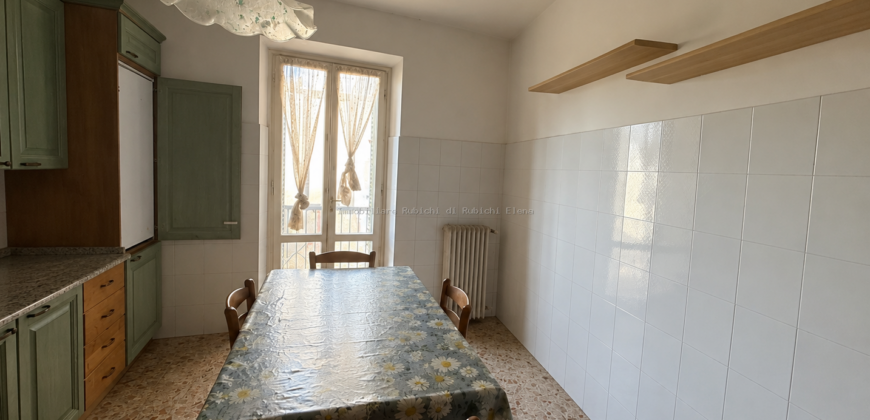 Vendesi appartamento da ristrutturare