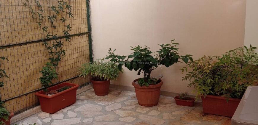 Vendita trilocale con giardino