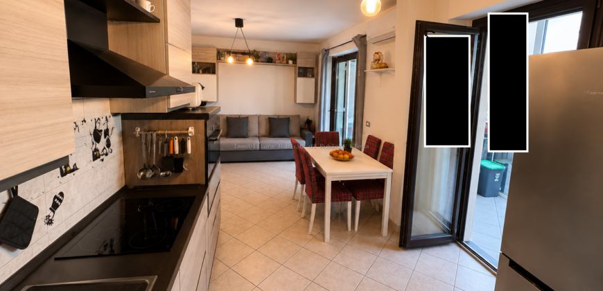 VENDESI APPARTAMENTO CON TERRAZZA, GIARDINO E AMPIO GARAGE