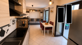 VENDESI APPARTAMENTO CON TERRAZZA, GIARDINO E AMPIO GARAGE