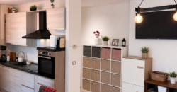 VENDESI APPARTAMENTO CON TERRAZZA, GIARDINO E AMPIO GARAGE