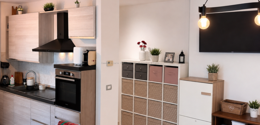 VENDESI APPARTAMENTO CON TERRAZZA, GIARDINO E AMPIO GARAGE