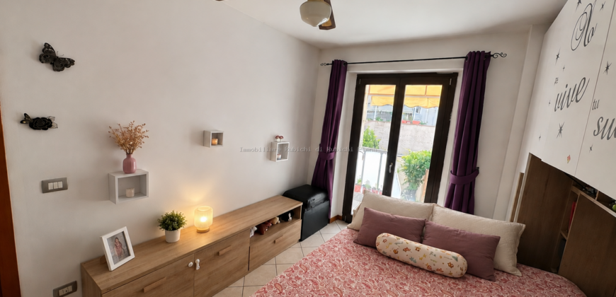 VENDESI APPARTAMENTO CON TERRAZZA, GIARDINO E AMPIO GARAGE