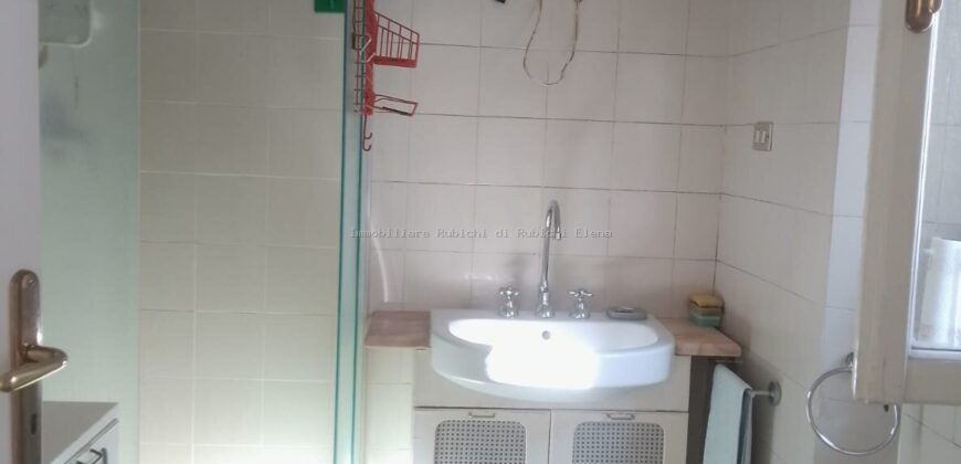 Vendesi appartamento di ampia metratura – Zona Calzabigi