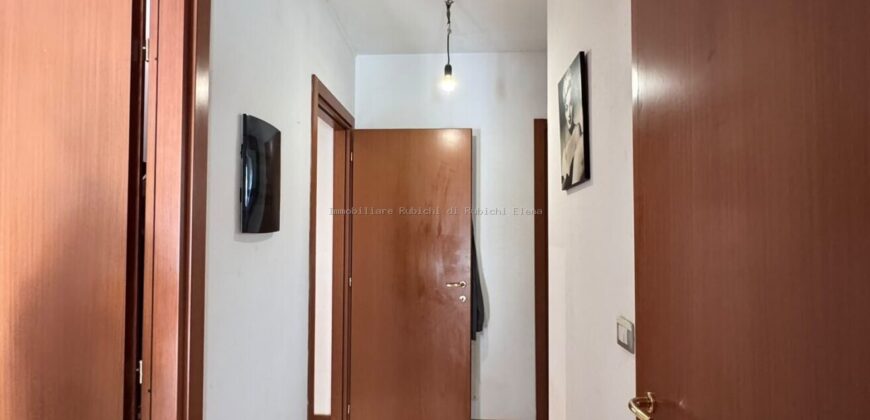 VENDESI APPARTAMENTO CON TERRAZZA, GIARDINO E AMPIO GARAGE