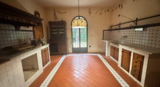 AFFITTASI SPLENDIDO APPARTAMENTO CON GIARDINO E POSTO AUTO
