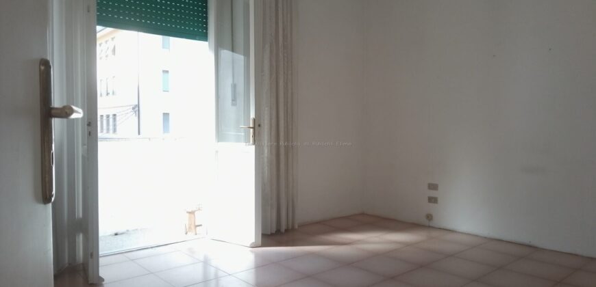 Vendesi appartamento di ampia metratura – Zona Calzabigi
