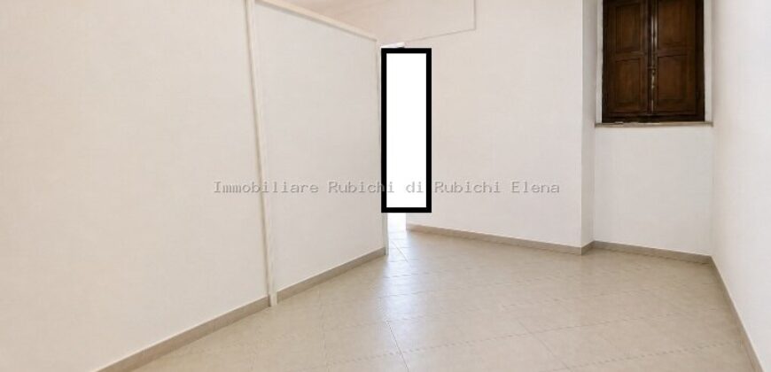 VENDITA FONDO COMMERCIALE RISTRUTTURATO – ZONA CAVOUR