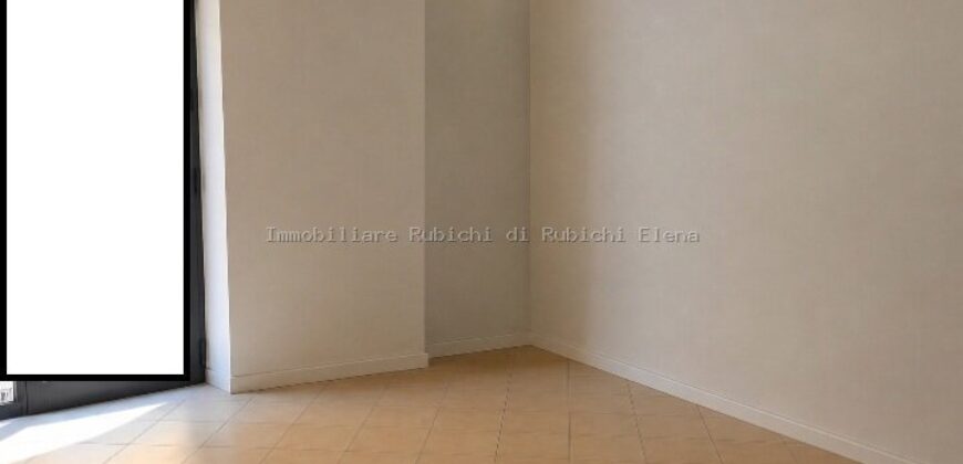 VENDITA FONDO COMMERCIALE RISTRUTTURATO – ZONA CAVOUR