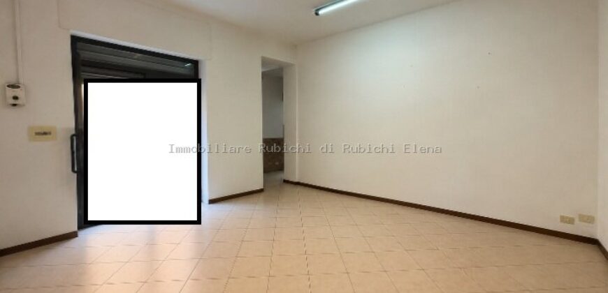 VENDITA FONDO COMMERCIALE RISTRUTTURATO – ZONA CAVOUR