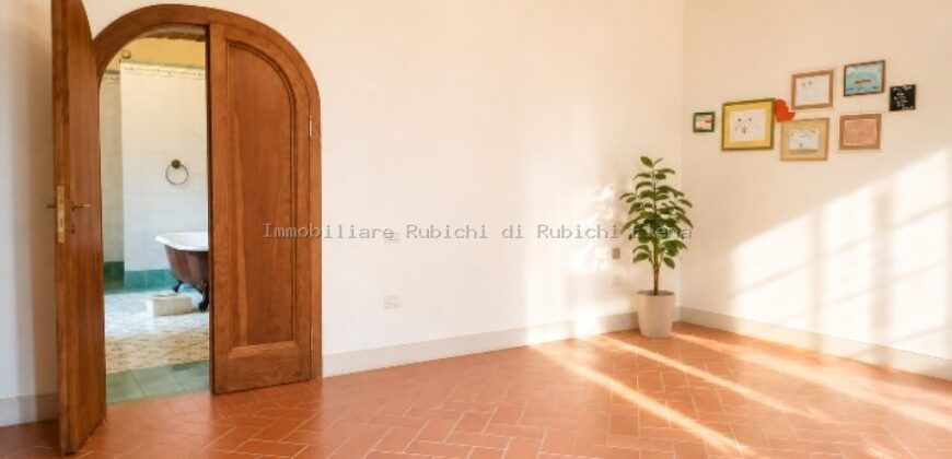 AFFITTASI SPLENDIDO APPARTAMENTO CON GIARDINO E POSTO AUTO