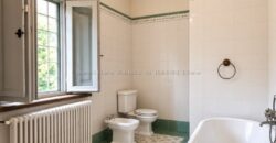 AFFITTASI SPLENDIDO APPARTAMENTO CON GIARDINO E POSTO AUTO