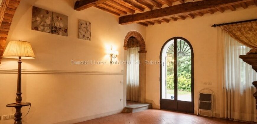 AFFITTASI SPLENDIDO APPARTAMENTO CON GIARDINO E POSTO AUTO
