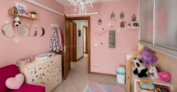 VENDESI APPARTAMENTO CON TERRAZZA, GIARDINO E AMPIO GARAGE